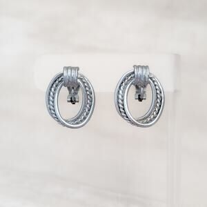 Vintage Clip On Earrings Stylish Matte Silver Tone Overlapping Ovals 1"